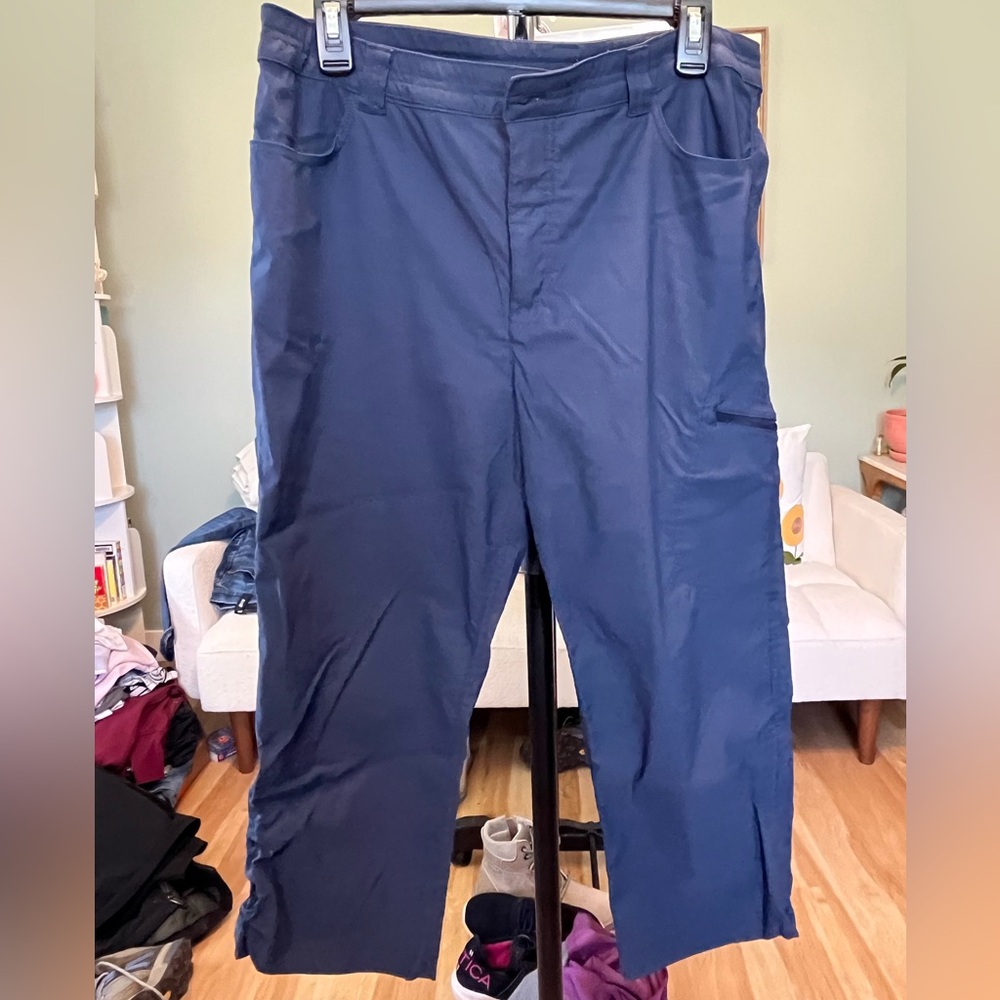 Eddie Bauer Dark Navy Cargo Pants - Women's